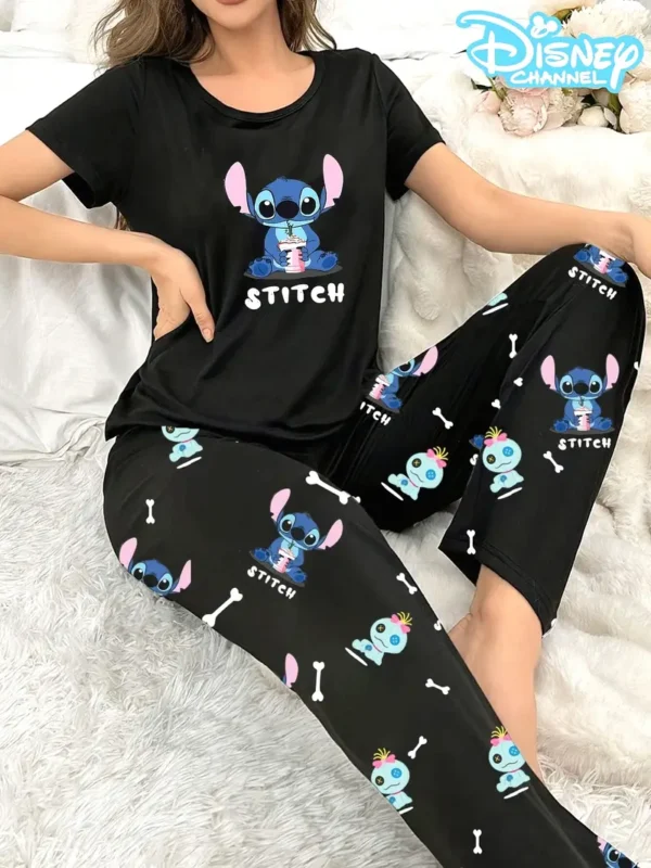 Conjunto Pijama Feminino Stitch - Manga Curta e Calça